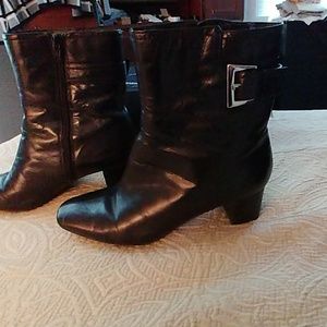 Anne Klein black leather boots size 7